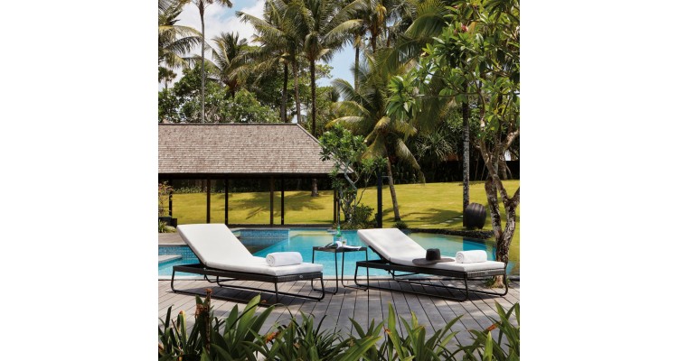 Set de sezlonguri metalice SkyLine MOMA, terasa si gradina, 2 sezlonguri si masuta Mobilier Grădină